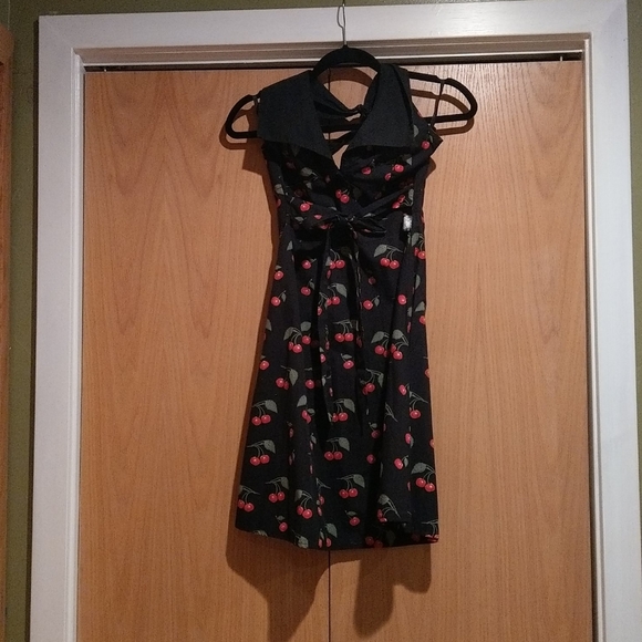 🍒 Cherry print pinup style halter dress - Picture 2 of 2